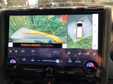 【パノラミックビューモニター】専用のカメラにより、上から見下ろしたような視点で360度クルマの周囲を確認することができます☆死角部分も確認しやすく、狭い場所での切り返しや駐車もスムーズに行えます。