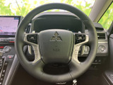 握りやすいステアリングで、快適な運転操作を実現。オーディオ操作なども可能です。快適なドライビングをサポートします。