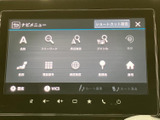 安全な駐車をサポートするバックモニター付きです。狭い場所でもスムーズな駐車操作が可能。後方確認の負担を軽減し、より安心した運転をサポートします。
