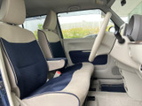 運転席からの視界は広く、運転しやすいです。シートの形状も工夫されており、長時間のドライブでも疲れにくいでしょう。
