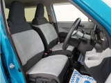 運転席のスペースはゆったりしていて、視界も広く確保されているので普段の運転からロングドライブまで快適です。