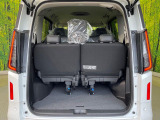 普段のお買い物や通勤、送迎等に十分な荷室スペースを確保しております。セカンドシートを倒すと、大きな荷物の積載も可能です♪