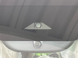 【三菱e-Assist】走行中に前方の車両等を認識し、衝突しそうな時は警報とブレーキで衝突回避と被害軽減をアシスト。より安全にドライブをお楽しみいただけます。