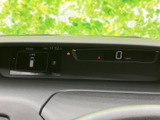 見やすいメーター類で、運転状況を的確に把握できます。運転に必要な情報を、すっきりと表示します。安全運転をサポートします。