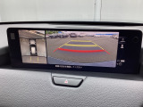 狭い場所での駐車やすれ違いなどでより的確な運転操作に役立つ360&deg;シースルービューモニターが装備されています。