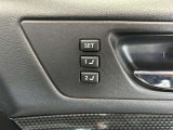 【運転席ポジションメモリー付パワーシート】ワンタッチで記憶させていたシートの前後・リクライニングはもちろん、シートリフターも備えます☆快適なドライブをお楽しみ下さい♪