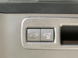 【パワーバックドア】スマートキーや運転席のボタンを押すだけでリアゲートが自動で開閉します!荷物を持っている時や、高い位置にあるバックドアを閉める際に便利な機能です♪