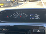 視認性の高いメーター類は、運転に必要な情報を的確にドライバーへ伝えます。安全運転をサポートします。