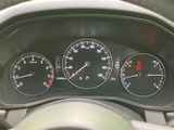視認性の高いメーターで、運転に必要な情報をしっかり確認できます。落ち着いたデザインが、運転に集中できる空間を演出します。