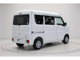 後続車から視認性の良いストップランプの配置で追突抑制になります。