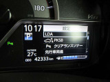 運転に役立つ情報を分かりやすく表示するマルチインフォメーションディスプレイ。