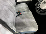 痛みの出やすい運転席シートの角、フロアマット、座面、ともに良好です