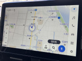 見やすい地図表示で、目的地へのナビゲーションもスムーズ。周辺情報も充実しており、初めての場所でも安心です。運転に集中できます。