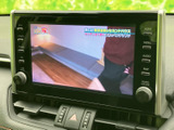 使いやすいインターフェースで快適なドライブをサポート。情報収集からエンターテインメントまで、様々な機能を一台で。
