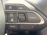 【レーダークルーズコントロール】高速道路での長距離走行が楽に!!自動で速度を保つクルーズコントロールが、衝突軽減システムと連携し、前方の車両を感知して車間を保つように速度調節してくれます!!