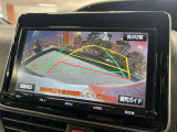 【バックカメラ】運転席から画面上で安全確認ができます。駐車が苦手な方にもオススメな便利機能です。