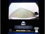 フロントグリル、ドアミラー、リヤゲートに装着したカメラの映像をインフォメーションディスプレイの大画面で確認可能です。