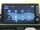 多様なソースから、音楽やラジオを楽しめます。使いやすいインターフェースで快適なドライブをサポートします。