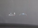 ヘッドアップディスプレイ(HUD)付!、フロントウインドウガラスに運転支援システムの作動状況や走行に関するさまざまな情報を表示することができます。