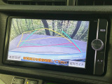 【バックカメラ】駐車時に後方がリアルタイム映像で確認できます。大型商業施設や立体駐車場での駐車時や、夜間のバック時に大活躍!運転スキルに関わらず、今や必須となった装備のひとつです!
