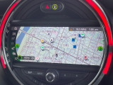 ●純正ナビ:一体感のあるナビは、高級感ある車内を演出してくれます。Bluetooth再生などオーディオ機能も充実しておりますので、運転もより楽しめます♪