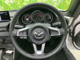 握り心地の良いステアリングが、運転の楽しさを向上させます。操作性にも優れ、軽快なハンドリングを実現。快適なドライビングをサポートします。