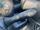 操作しやすい位置に配置されたウインカーレバーです。確実な操作感で、安全な車線変更をサポートします。