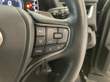 ミリ波レーダーとカメラを組み合わせたLEXUS Safety System。長距離の高速走行が快適になる、全車速追従型のレーダークルーズコントロールに対応しています。