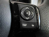 ステアリングスイッチは前方から目を離すことなく操作することが可能。わき見運転の防止に。
