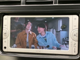 停車中には、TVやDVDの視聴を楽しめます。長距離移動や休憩時間に、リラックスした時間を過ごせるのが魅力です。