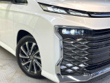 【LEDヘッドライト】悪天候や夜間走行時も良好な視界を確保し安心して運転できる高輝度LEDヘッドライトを装備!点灯速度が早く、消費電力も抑えられています。