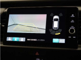バックカメラ搭載です!車庫入れが苦手な人はもちろん、車両感覚に自信がある人にもお勧めです!見えない箇所が見えるようになるので、低い障害物や隠れてしまっている子供の存在等にも気付く事が出来ます。