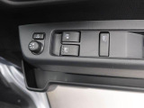 パワーウィンドゥ 運転席ドアスイッチ照明付です。電動格納ミラーも手元でワンモーションで可能です。