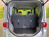 普段のお買い物や通勤、送迎等に十分な荷室スペースを確保しております。セカンドシートを倒すと、大きな荷物の積載も可能です♪