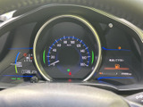 視認性の高いメーター類は、運転に必要な情報を的確に伝え、安全運転をサポートします。洗練されたデザインが、運転する楽しさを引き立てます。