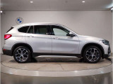 ☆BMWの前後重量配分50:50はエンジン自体をフロントタイヤよりも後ろにずらし、通常はエンジンルーム内に搭載される重量物であるバッテリーをトランクに移動させるなどして実現されています☆