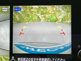 車両周辺の状況をわかりやすく表示します。狭い場所での運転や駐車も、これなら安心ですね。安全運転をサポートする心強い機能です。