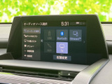 USBやBluetooth接続で、お好きな音楽を車内で楽しめます。様々なメディアに対応し、快適なドライブをサポート。操作も直感的に行えます。