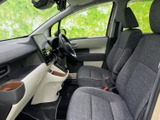 運転しやすいように配置された操作系。スムーズな運転をサポートし、快適なドライブを実現します。シートの形状も体にフィットし、長距離運転も安心です。