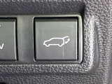 【パワーバックドア】スマートキーや運転席のボタンを押すだけでリアゲートが自動で開閉します!荷物を持っている時や、高い位置にあるバックドアを閉める際に便利な機能です♪