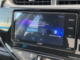 CDやBluetooth接続で、多彩な音楽を楽しめます。クリアな音質が、車内を心地よい空間に変えてくれます。