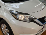 ○暗い夜道も明るく照らします○LEDヘッドライト装着車! 夜間のドライブも安心ですね♪消費電力が少なくて明るいなんて、◎です☆