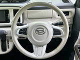 握りやすいステアリングで、快適なドライビングを実現。操作性にも優れており、運転中の負担を軽減します。スムーズなハンドリングを。