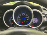 視認性の高いメーター類で、運転状況をしっかり把握できます。速度や回転数など、必要な情報を一目で確認できる設計です。