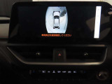 純正ナビ付です。もちろん車両後方を表示するバックガイドモニターが付いていて車庫入れ安心!