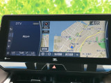 鮮明な地図表示で、目的地までスムーズに案内。渋滞情報もリアルタイムで確認できるので、時間を気にせず、快適なドライブを楽しめます。道に迷う心配もありません。