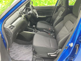 運転しやすい視界設計で、安全運転をサポートします。操作しやすい位置に配置されたスイッチ類が、快適なドライブを演出します。