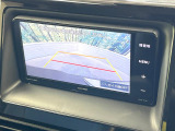 【バックカメラ】駐車時に後方がリアルタイム映像で確認できます。大型商業施設や立体駐車場での駐車時や、夜間のバック時に大活躍!運転スキルに関わらず、今や必須となった装備のひとつです!