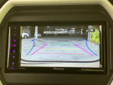 駐車時の安全性を高めるバックモニター。ガイドライン表示で、狭い場所でもスムーズな駐車操作をサポートします。後方確認の強い味方です。