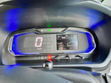 文字が大きく、とっても見やすいメーターです☆ディスプレイがグリーンに光ると、燃費の良い運転をしている証拠です(*^_^*)